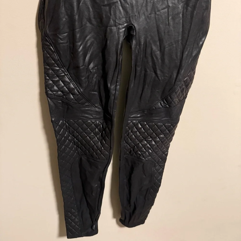 Spanx Faux Leather Quilted Legging in Very Black- Size Large